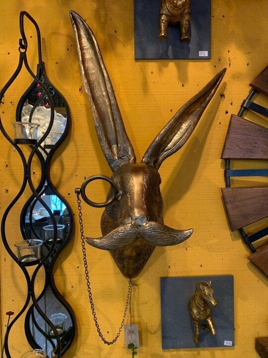 Tierkopf-Wanddeko aus Kunstharz mit Verspielten Details