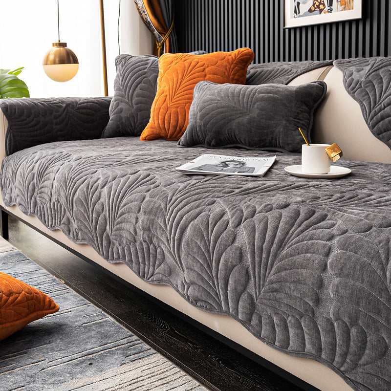 Sofaauflage aus Baumwolle mit Blattsteppung und Silikonrücken