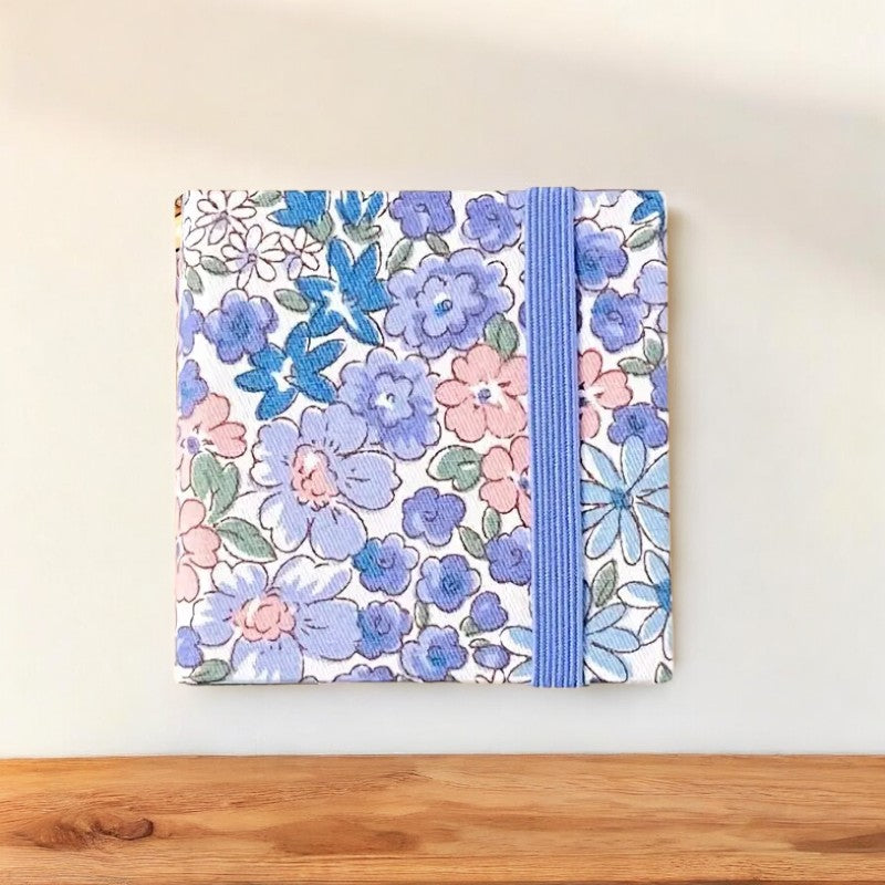 Kompaktes Aquarellset aus Holz für unterwegs