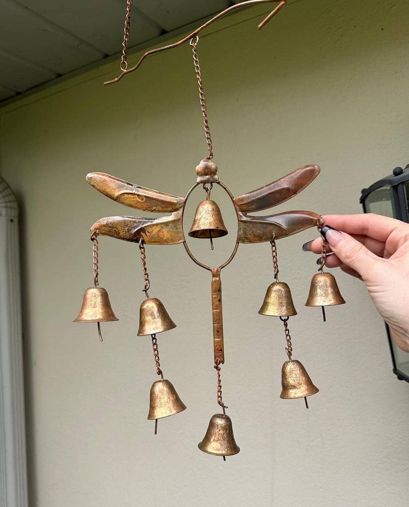 Libellen-Windspiel aus Metall mit sieben Glocken