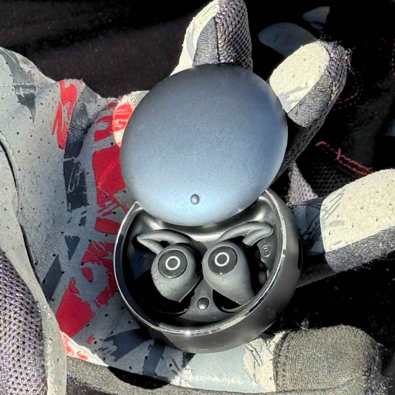 Bluetooth-In-Ear-Kopfhörer mit Silikonhülle und Ladeetui