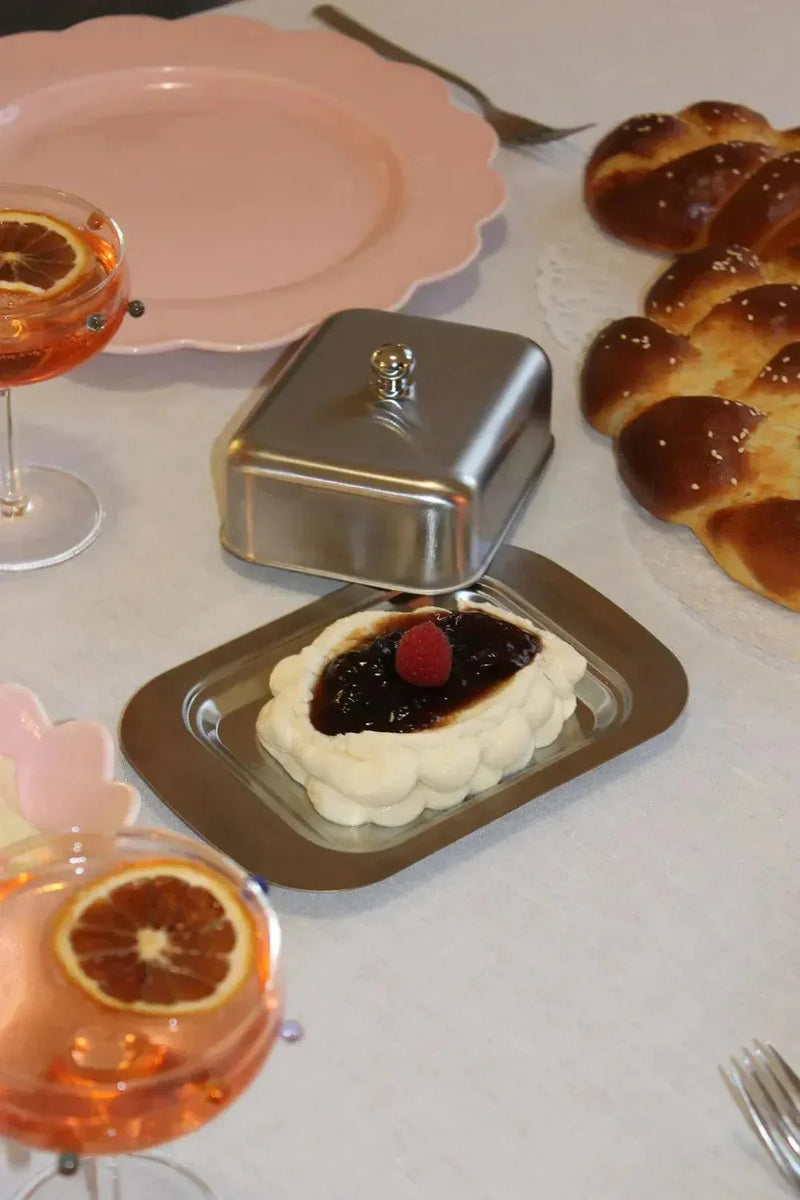 Butterdose aus Edelstahl mit Deckel im Klassischen Design