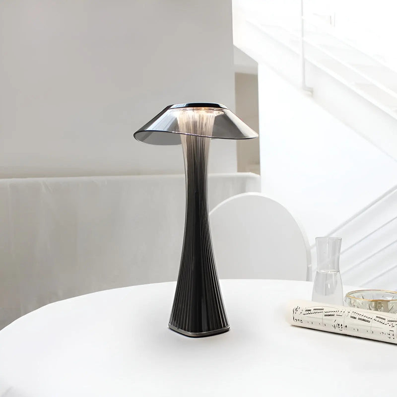 LED-Tischleuchte aus Metall und Glas mit Geriffeltem Fuß