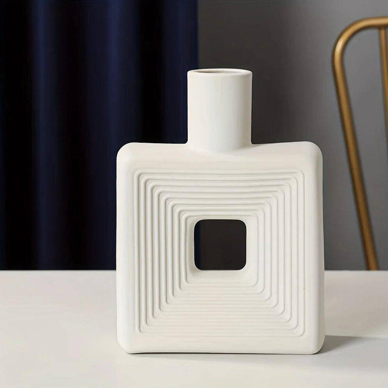 Keramikvase mit Eckigem Relief und Runder Öffnung