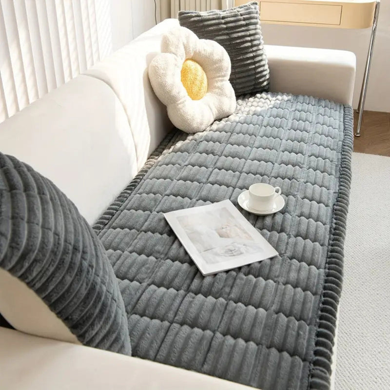 Sofaüberwurf aus Cordstoff mit Rüschenkante