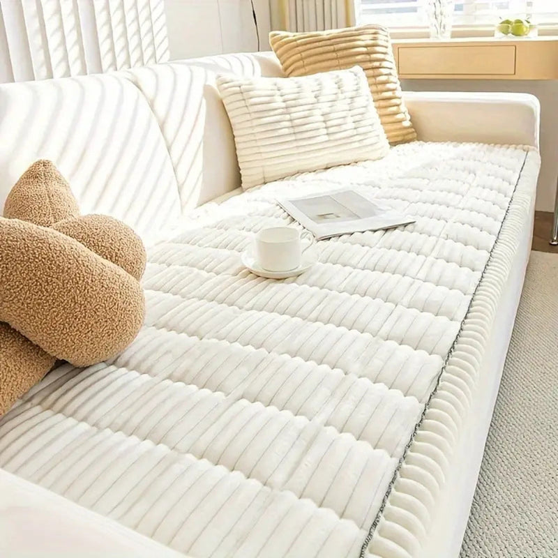Sofaüberwurf aus Cordstoff mit Rüschenkante