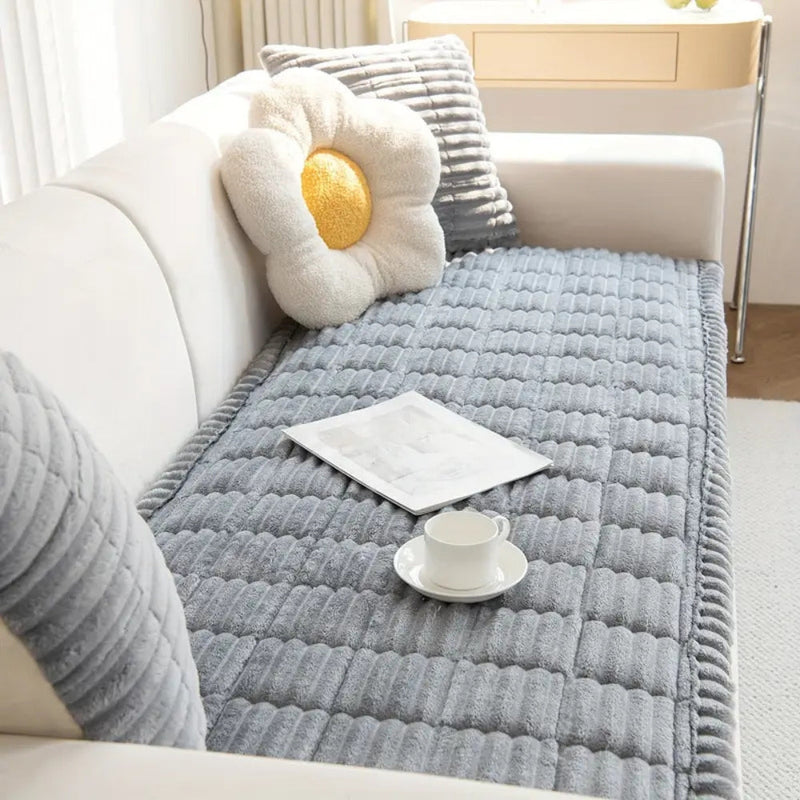 Sofaüberwurf aus Cordstoff mit Rüschenkante