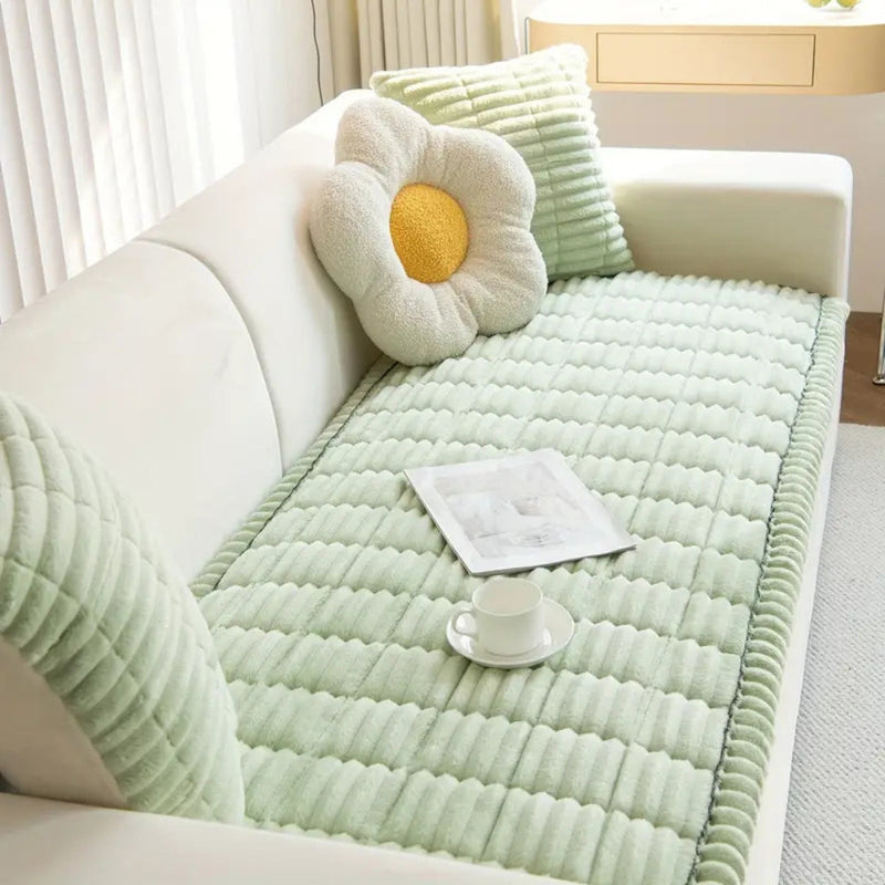 Sofaüberwurf aus Cordstoff mit Rüschenkante