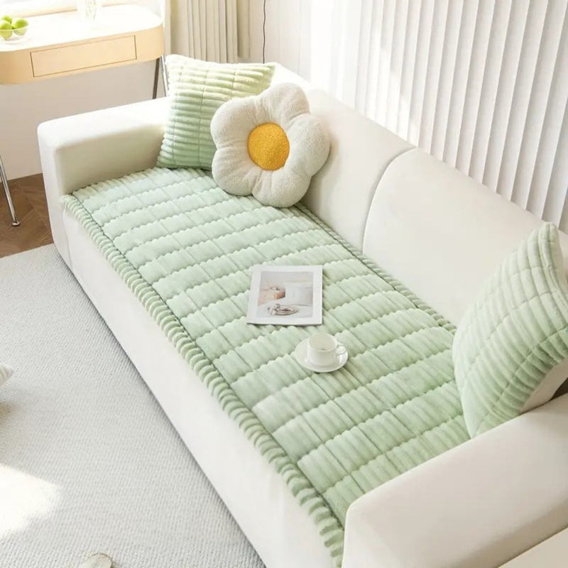 Sofaüberwurf aus Cordstoff mit Rüschenkante