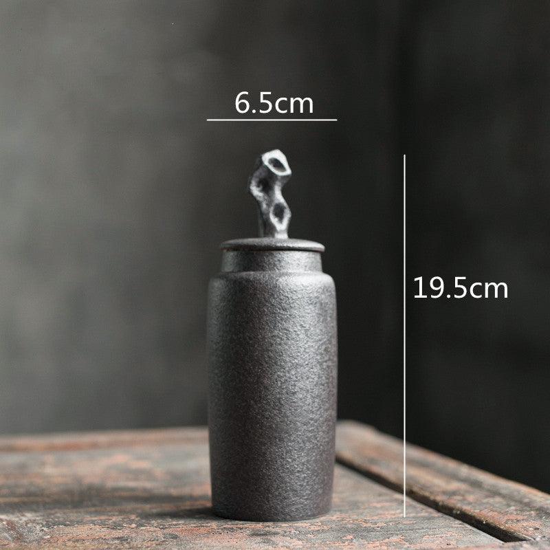 Teedose aus Steinzeug mit Skulpturalem Deckel