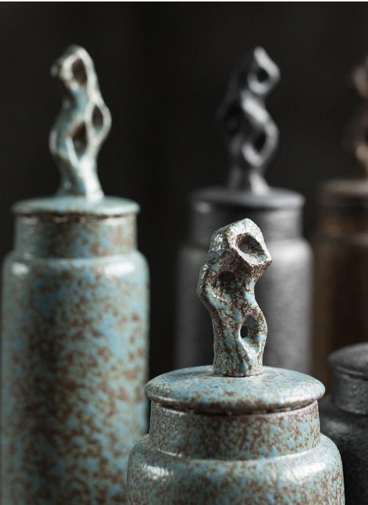 Teedose aus Steinzeug mit Skulpturalem Deckel