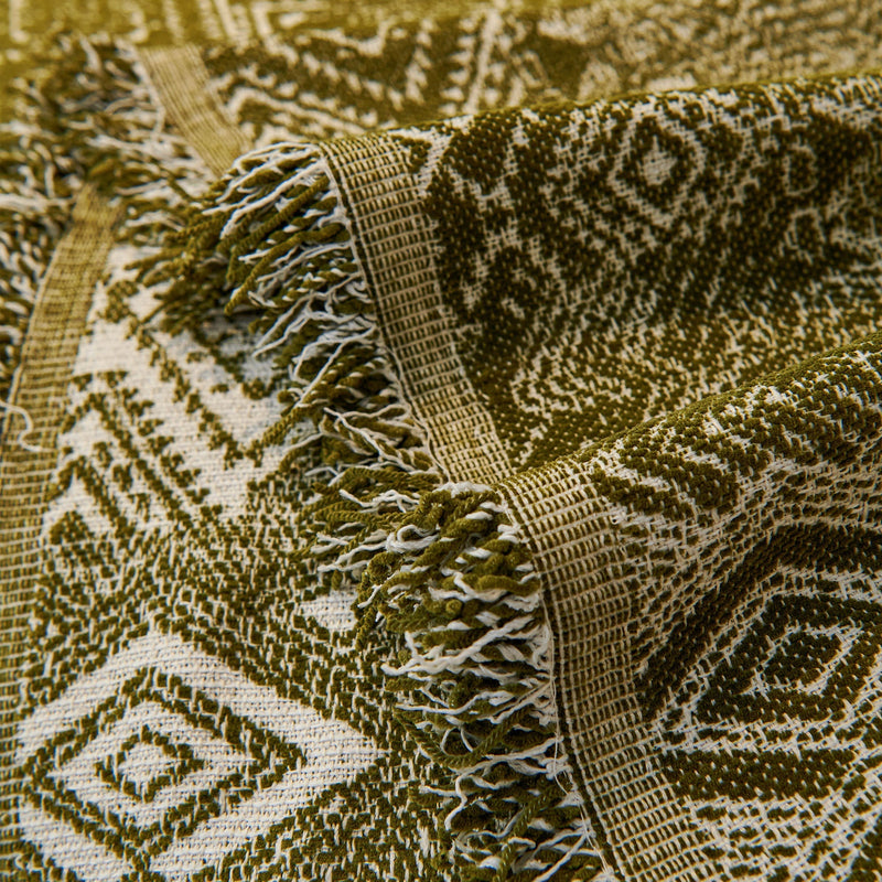 Sofaüberwurf mit Geometrischem Webmuster und Fransen im Boho-Stil