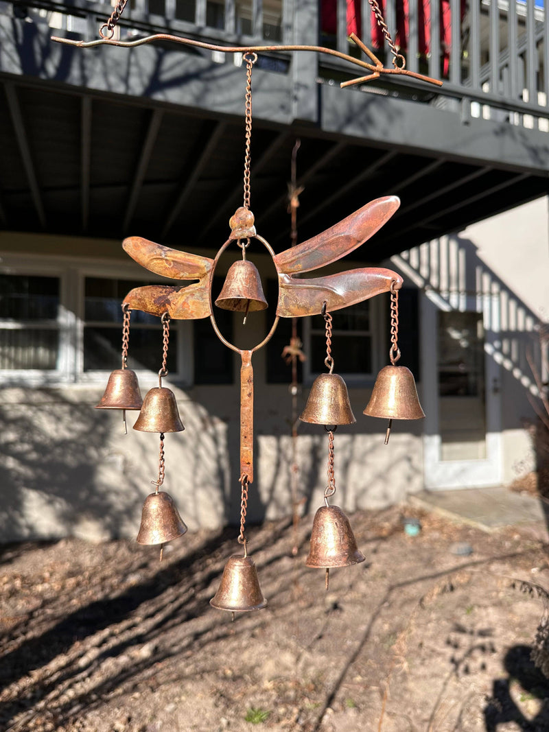 Libellen-Windspiel aus Metall mit sieben Glocken