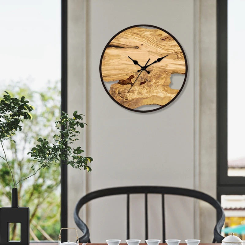 Wanduhr mit Holzoptik und Geräuscharmem Quarzwerk