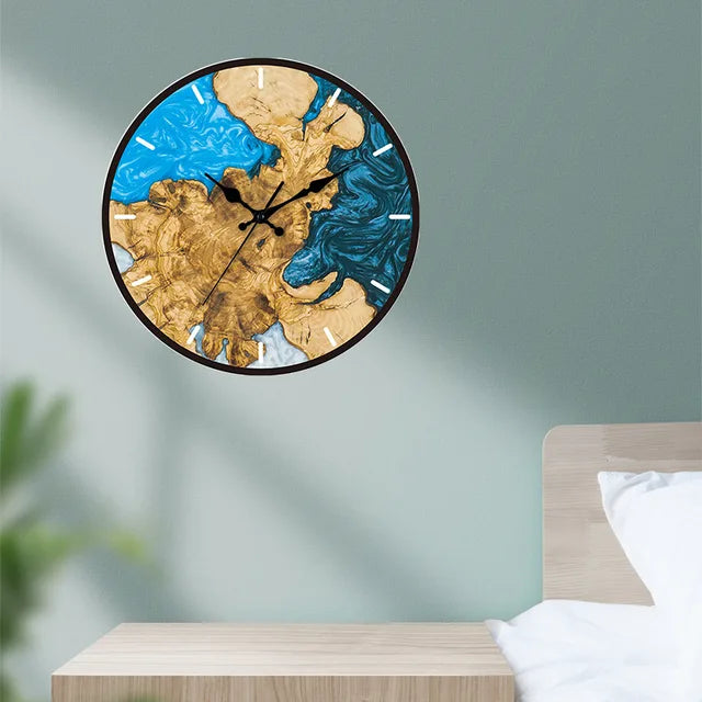 Wanduhr mit Holzoptik und Geräuscharmem Quarzwerk
