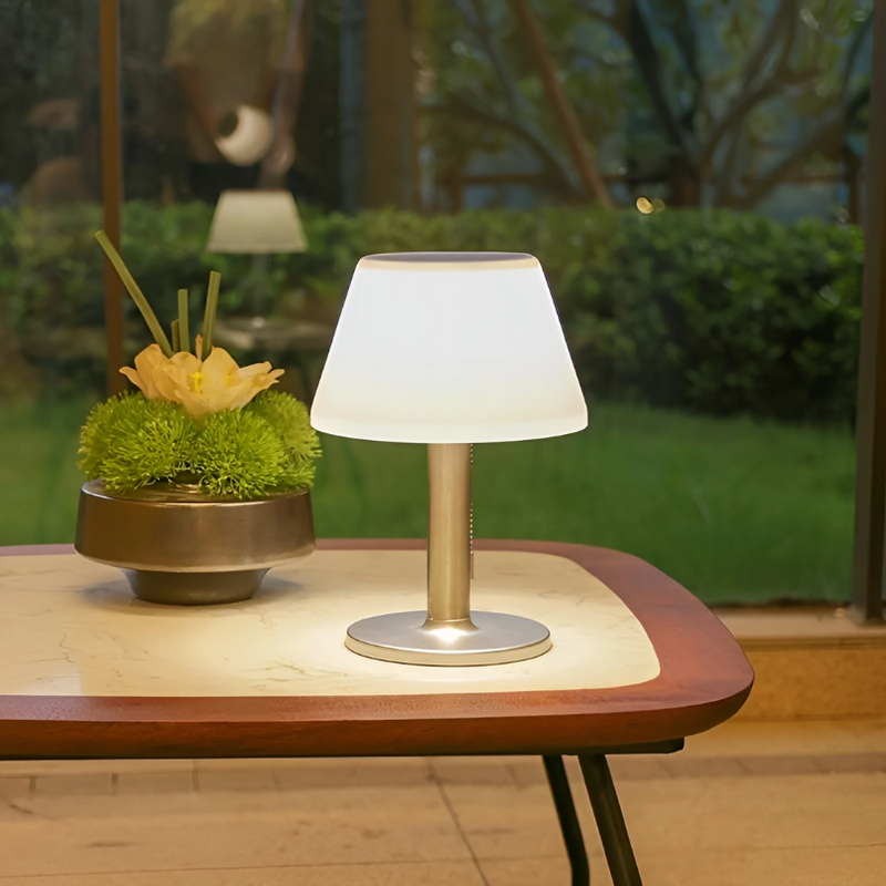Solar-Tischleuchte mit Warmweißem Licht für Balkon und Garten