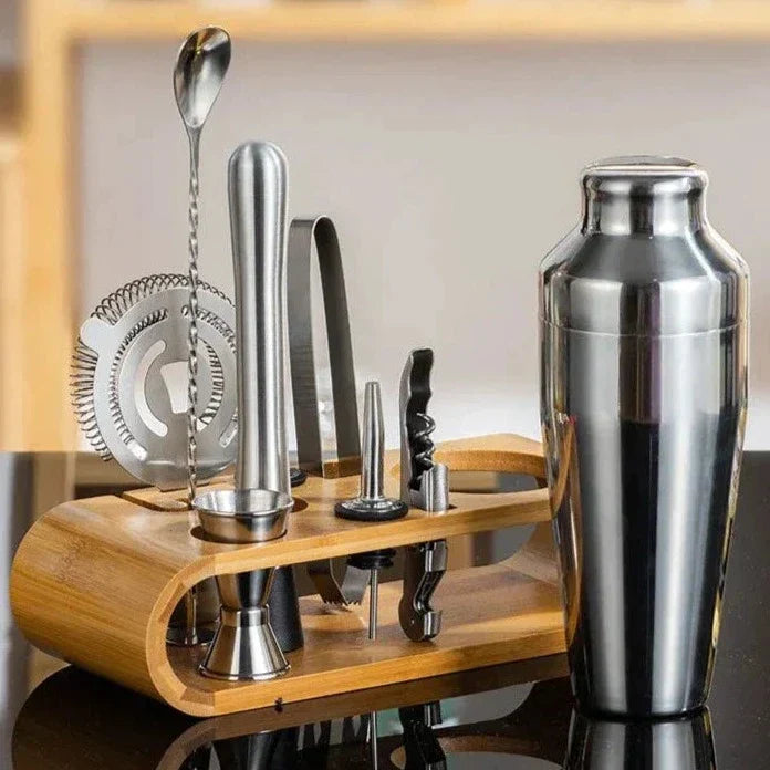 Cocktail-Set aus Edelstahl mit Bambusständer