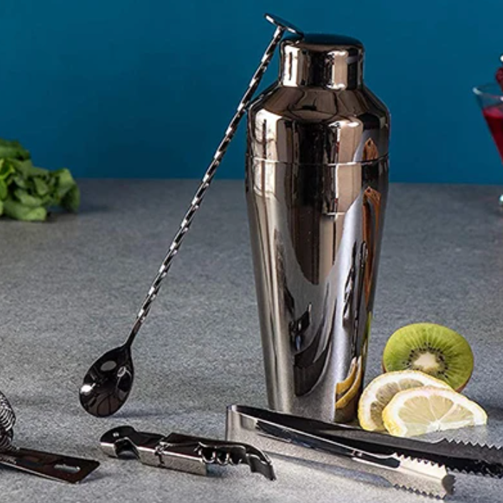 Cocktail-Set aus Edelstahl mit Bambusständer