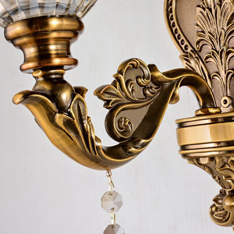 Wandleuchte mit Glasschirm und E14-Fassung im Klassischen Stil