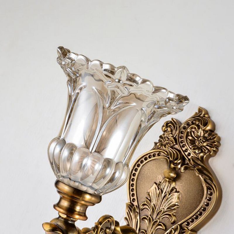 Wandleuchte mit Glasschirm und E14-Fassung im Klassischen Stil