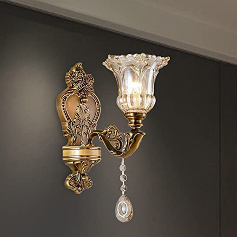 Wandleuchte mit Glasschirm und E14-Fassung im Klassischen Stil