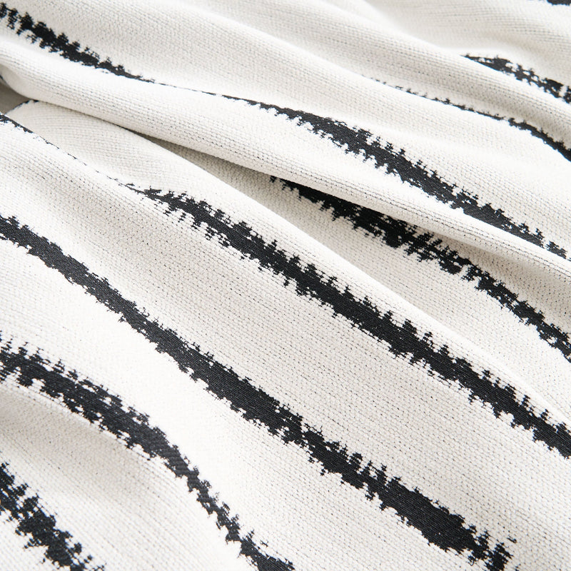Sofaüberwurf aus Jacquardgewebe mit Klarer Linienführung