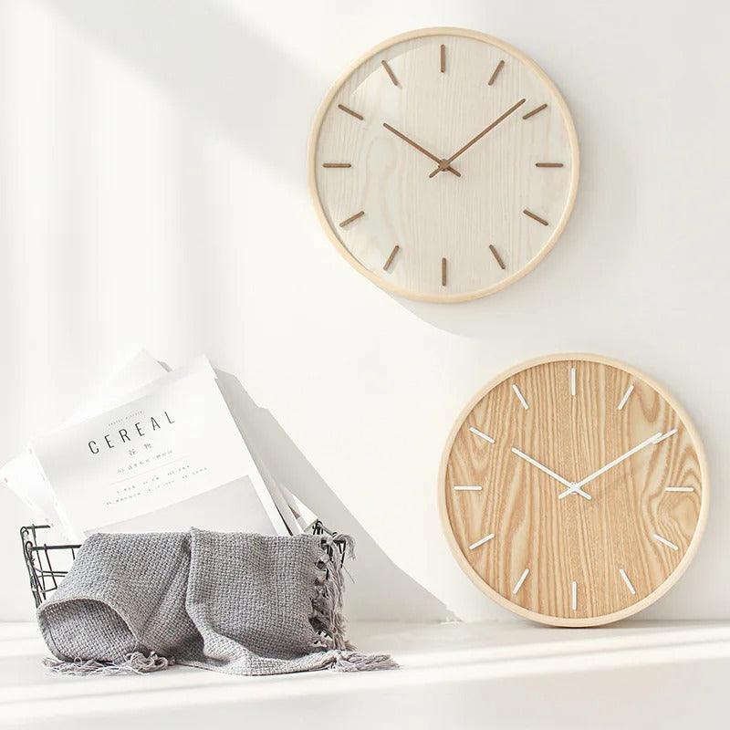 Wanduhr aus Holz mit Schlichtem Zifferblatt