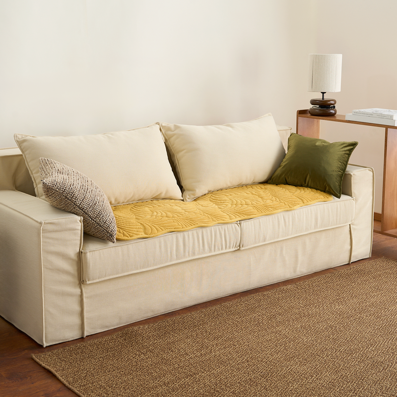 Sofaauflage aus Baumwolle mit Blattsteppung und Silikonrücken